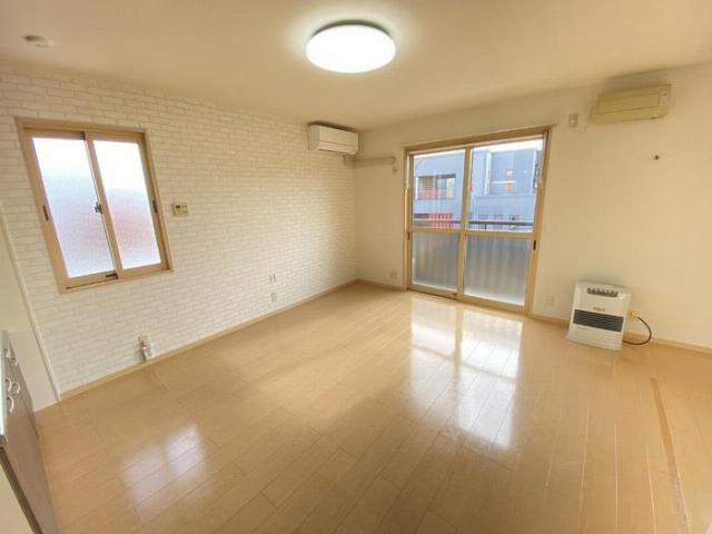 リビングタウン弘前C202号 内観