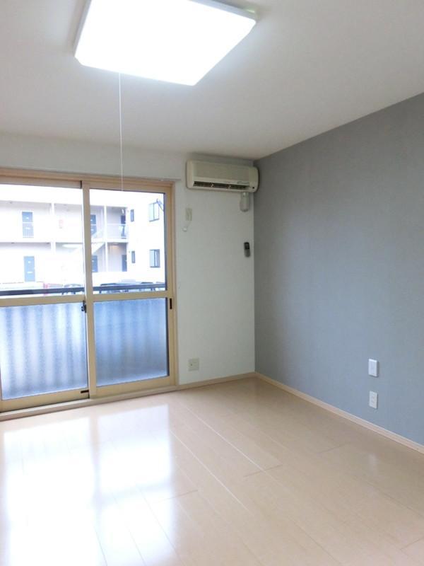 リビングタウン弘前C101号 内観