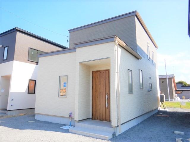 従前地八戸市大字尻内町字張田110番地6　区画B三条小学校・三条中学校ともに徒歩10分圏内！八戸駅やスーパーなども徒歩圏内♪ 駐車場はアスファルト舗装で３台駐車可能！