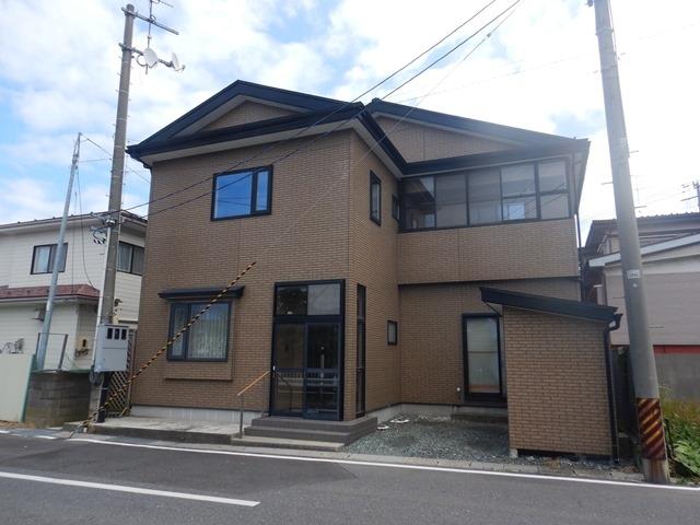 八戸市大字湊町字上中道14番地1駅徒歩１分！クラシックな雰囲気の気品ある５LDK+S住宅 洗濯が天気に左右されない、サンルーム付き！