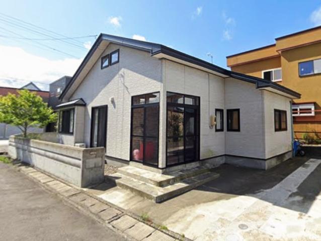 青森市大字羽白字沢田32番地11油川中学校まで徒歩7分！南東角地で日当たり良好！平成22年築の平家建住宅！！ 室内綺麗です