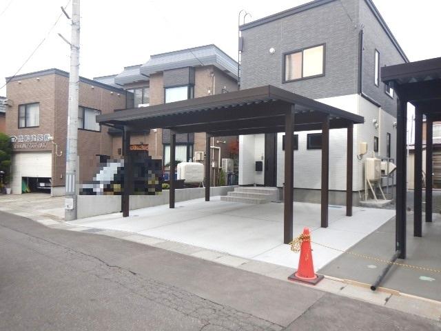 青森市浪館前田3丁目32番地23築浅物件！大変綺麗にお使いです。カーポート・コンクリート・物置付き！ 写真は新築時の物です。