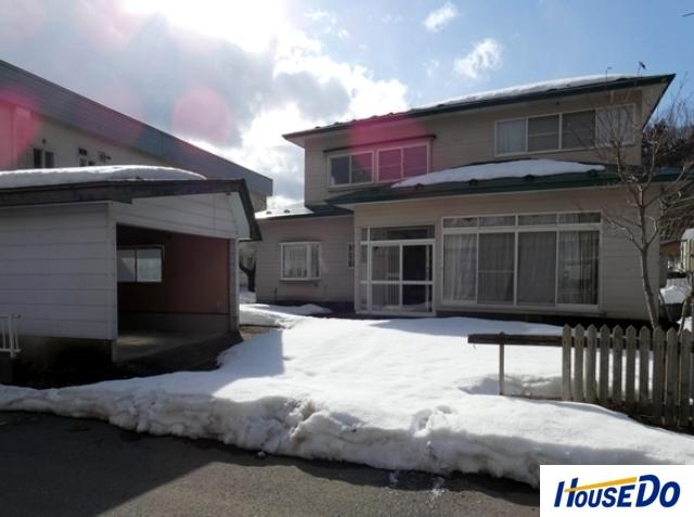 南津軽郡大鰐町大字大鰐字前田15番地2全居室6帖以上の5LDK！7号線沿いで弘前市へのアクセス良好！ 車庫もある為、車の雪下ろしも不要で楽々！