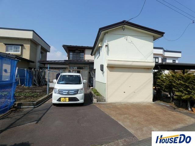 南津軽郡藤崎町大字榊字宮本73番地26DK中古住宅出ました！室内も大切に使用しており状態良好です。 お買い物も徒歩10分圏内で生活にも便利な立地です。