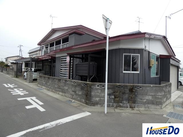弘前市大字城東北1丁目8番2南向き間口22m、69坪売地出ました！ 建築条件なし！お好きなハウスメーカーにて建築可能！