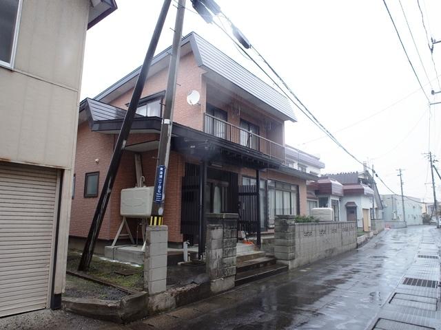 青森市東造道2丁目22番地6、141番国道4号線まで180ｍ！メガ東青森店まで100ｍ！利便性の良い立地です！ 現状でのお引渡しとなります