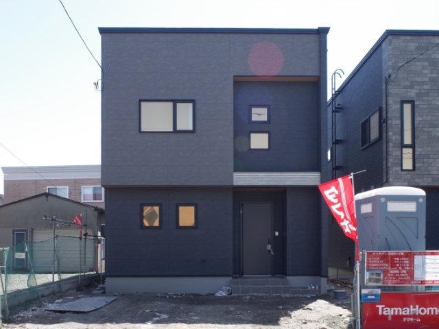 青森市富田5丁目303番2他（2号棟）タマホームの新仕様×新デザイン分譲住宅！子育て世帯にうれしいスキップフロア付き