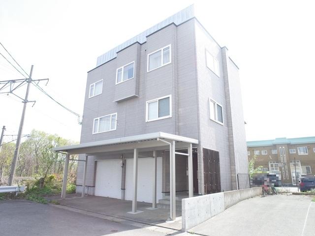 青森市けやき1丁目4LDKの3階中古住宅！ガレージには駐車2台のほか、アウトドア用品の収納もできます！ リフォームのご相談も承ります