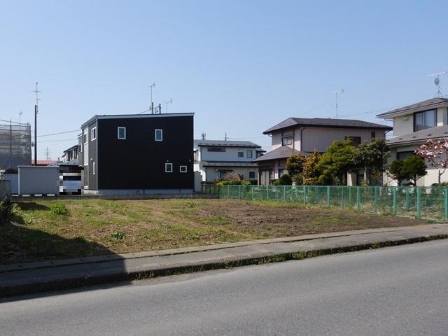 八戸市下長1丁目4番21【建築条件なし】小中学校　徒歩5分！近隣に飲食店やスーパー・コンビニなど、商業施設充実♪ 約100坪ある広々とした土地です