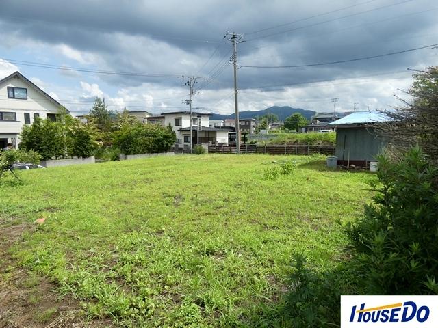 弘前市大字館野１丁目5番8約99坪の整形地！南向き間口で日当たり良好です。 建築条件なし！お好きなハウスメーカーで建築できます。