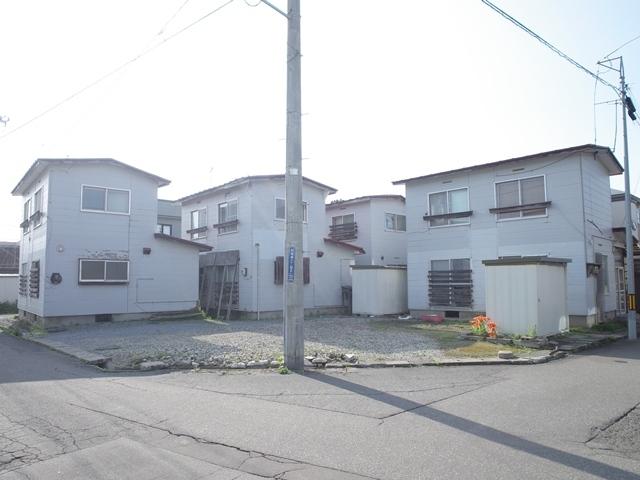 青森市岡造道3丁目233番地58、233番地104、他1筆メガ小柳店まで800m！国道４号に出やすい立地の貸家5棟一括販売！ 現況引渡しです。