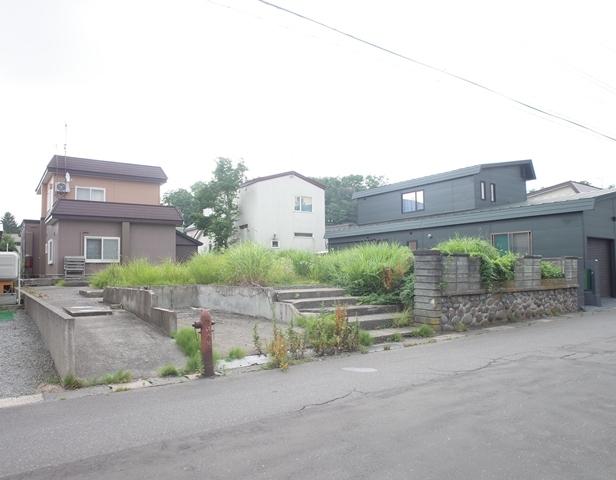 青森市大字新城字平岡160番860、160番935新城中学校まで700m！お好きなハウスメーカーさんで建築できる80坪の広い土地です！ 現況渡しです！