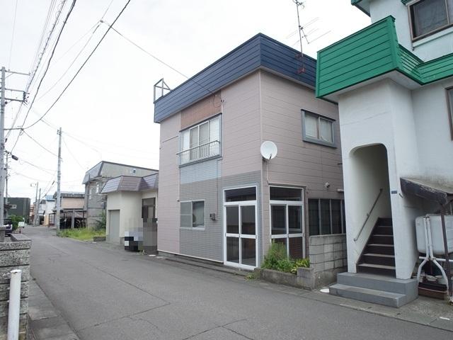 青森市旭町2丁目97番地42甲田小学校まで徒歩8分！マエダストア旭町店まで徒歩7分！旭町通りに出やすい立地です！ 現況渡し