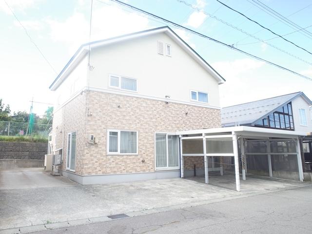 青森市大字新城字山田339番地166全居室６帖以上2面採光！国道に出やすい立地の4LDK住宅です！ 駐車スペースコンクリート仕上げ！カーポート付き！