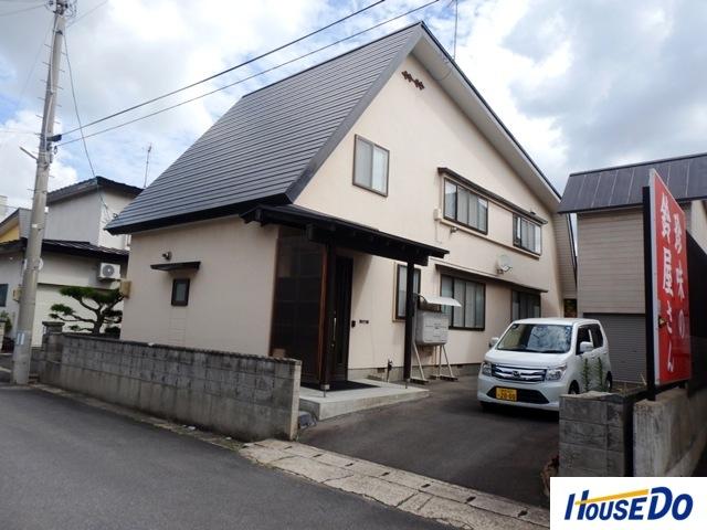 弘前市大字大久保字西田370番地5他1筆国道7号線へのアクセスも良い4LDK中古出ました！ 全居室6帖以上で室内状態良好です。