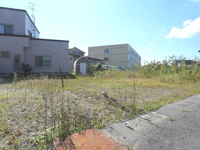 青森市大字浪館字志田37番25小中学校・スーパー・ドラッグストアが徒歩10分圏内！金沢小学校通りへすぐ出られ、毎日の移動がスムーズ！