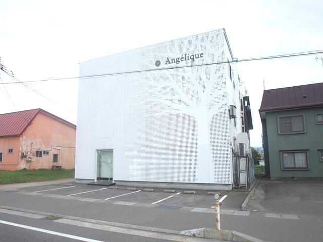 青森市第二問屋町2丁目125番地1青森市第二問屋町エリアに位置する独立型店舗物件！ 車での来店に便利な駐車スペースあり