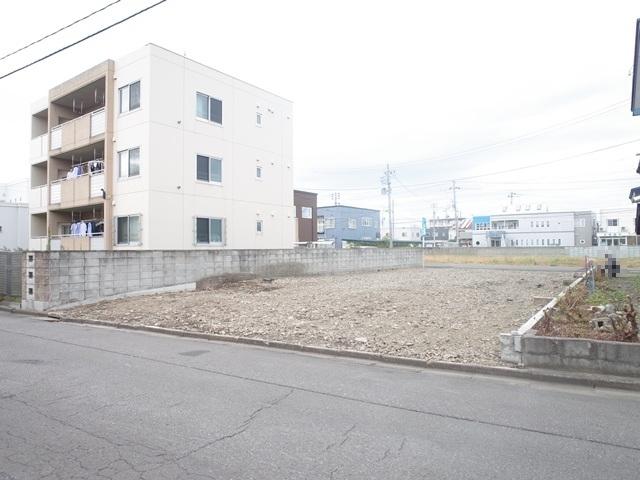 青森市花園2丁目149番30浪打小学校まで徒歩4分！マックスバリュ浪打店まで徒歩6分！建築条件なしの65坪土地！ 現況引き渡し